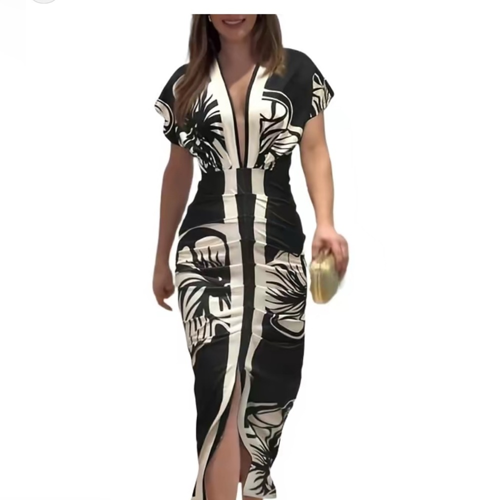 Chic Me  Navy and White Patterned Top ruched dress with deep V neck - Picture 3 of 3